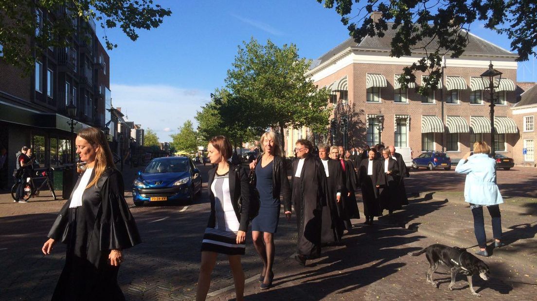 Vorig jaar kwamen rechters en advocaten samen met de politiek in actie voor behoud van de Asser rechtbank (Rechten: archief RTV Drenthe)