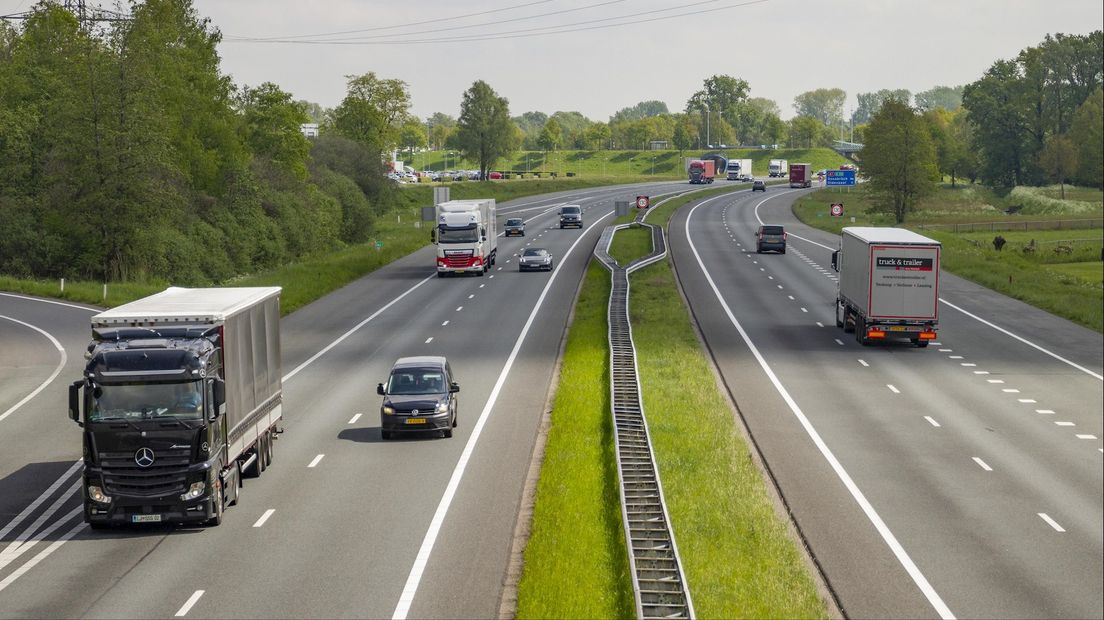 Snelheid op Overijsselse snelwegen definitief omlaag: overdag terug naar 100 km/u