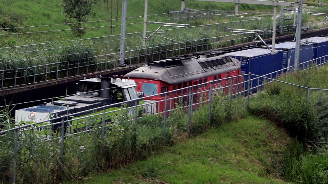 Nederland krijgt de Europese primeur: op de Betuweroute komt een proef met een zelfrijdende trein. De Duitse spoorvervoerder DB Cargo heeft spoorbeheerder ProRail gevraagd de test voor te bereiden.