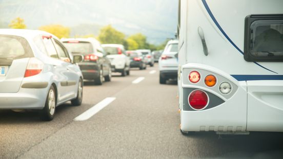 Drukte op Limburgse snelwegen: vakantieverkeer trekt richting het zuiden Nieuws