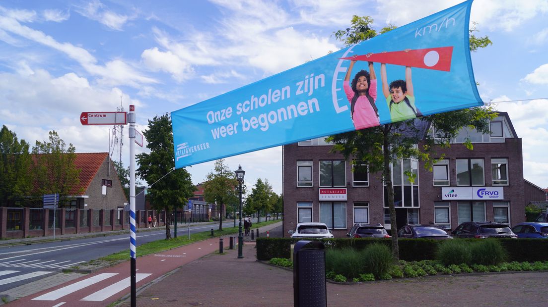 Een campagneposter van Veilig Verkeer Nederland in Bunschoten