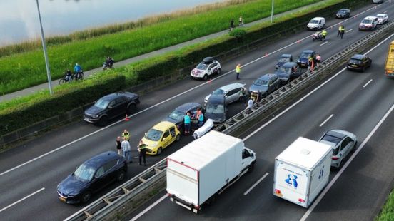 Kettingbotsing met zeven autos. Kettingbotsing met zeven autos.