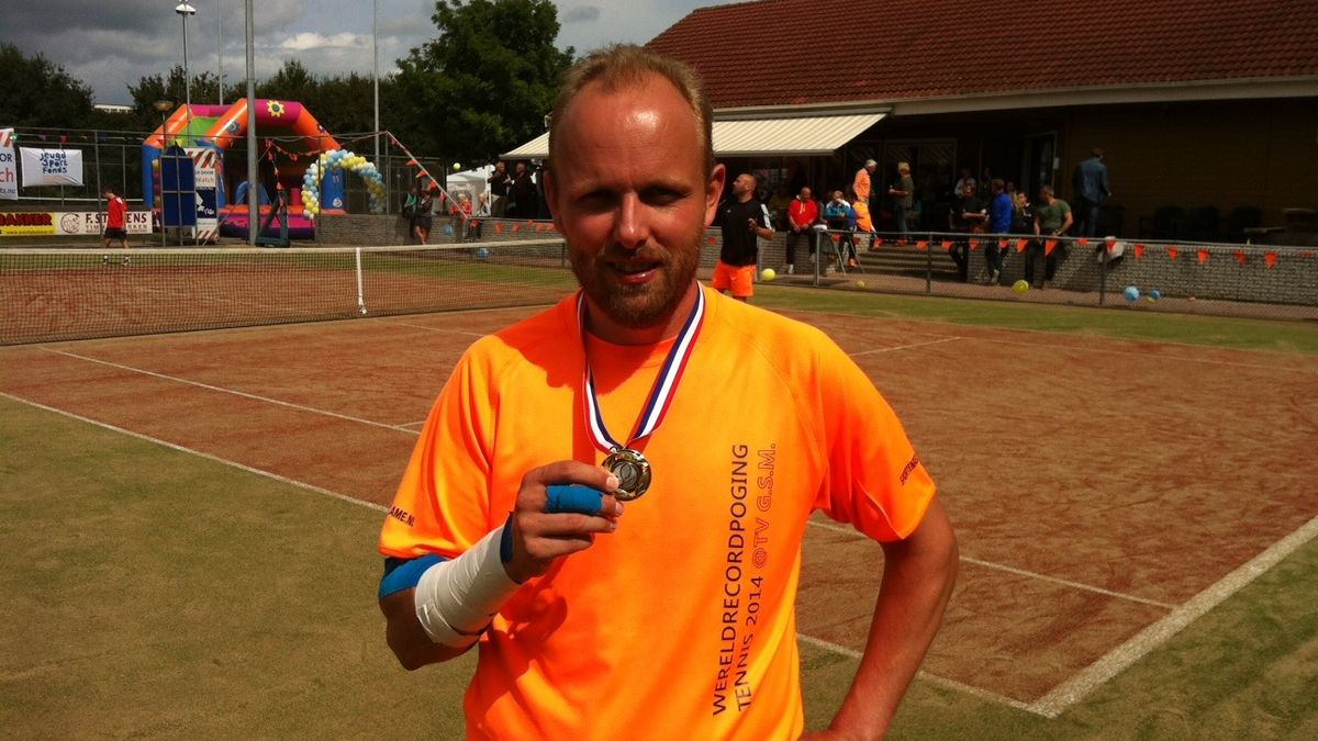 Tennisser uit Nieuw-Buinen zet wereldrecord op zijn naam