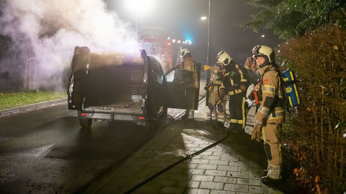 De bestuurder van de bestelbus werd niet bij de auto aangetroffen.