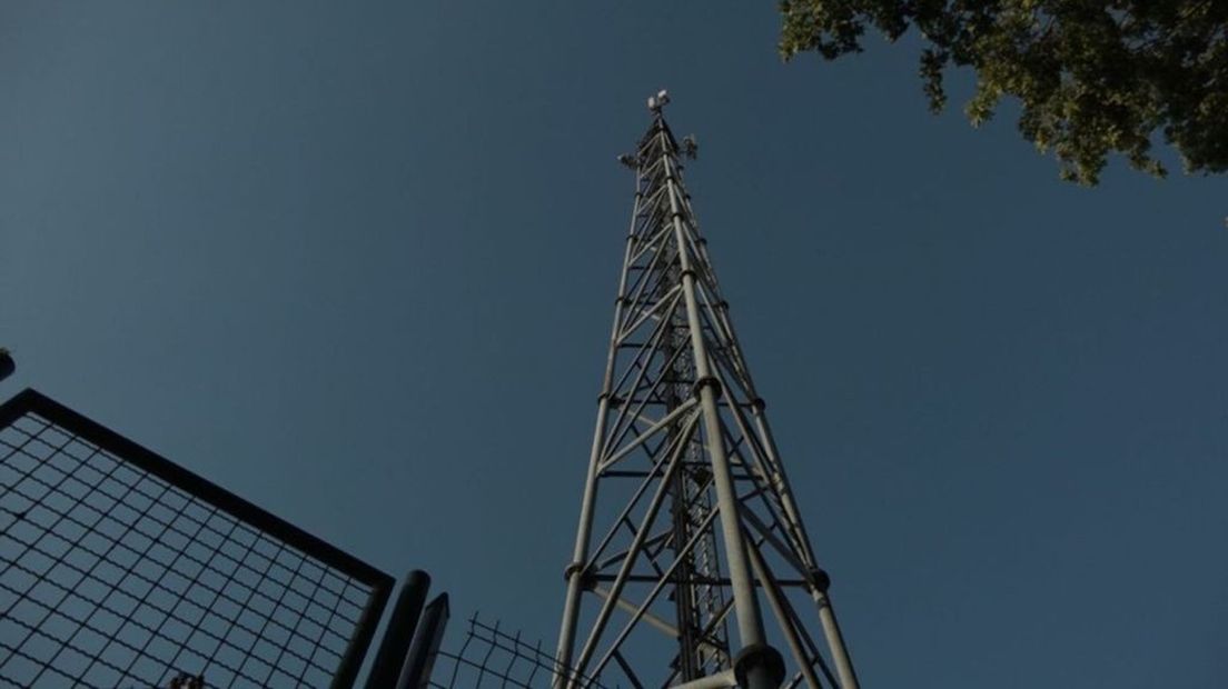 Een antennemast die al in Berkelland staat.