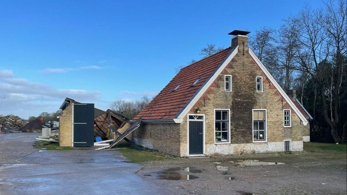 Nieuwehornster Rijksmonument in puin door storm: 
