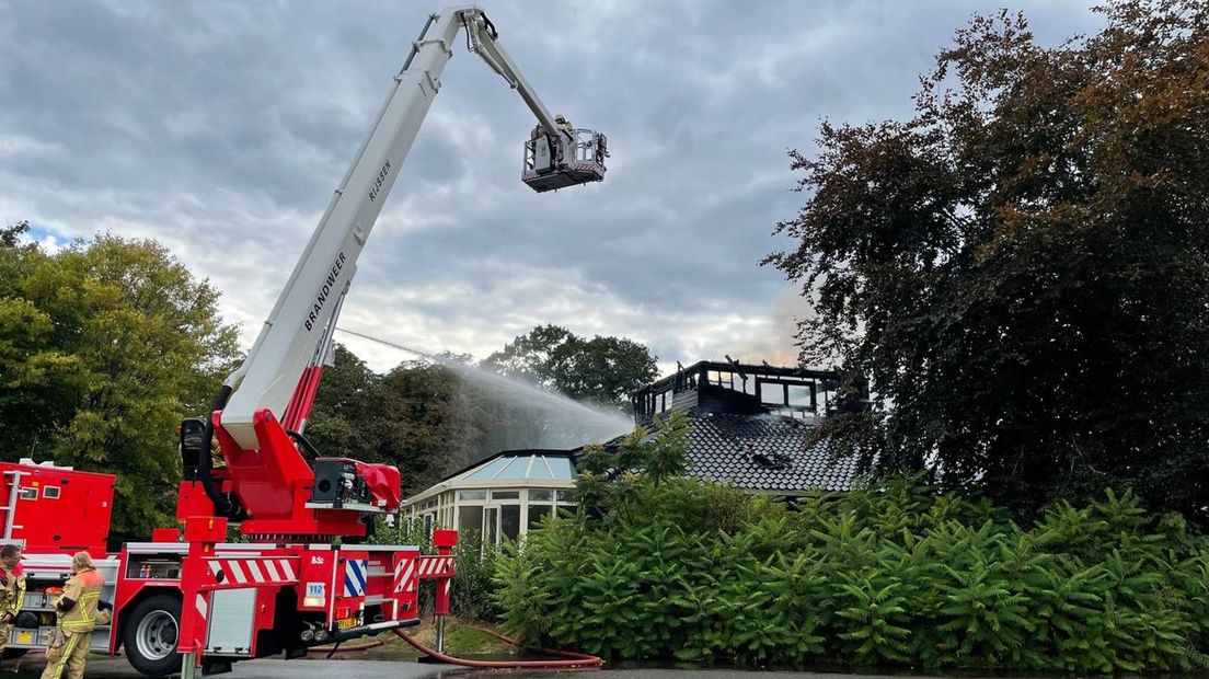 Horecagelegenheid en pannenkoekenhuis verwoest door brand