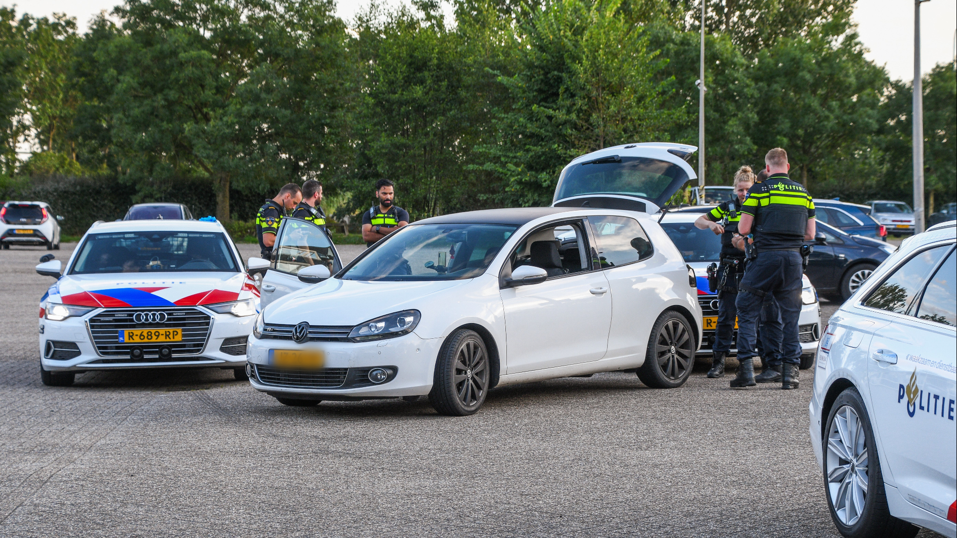 Politie met drie autos in actie bij arrestatie in De Meern | Ongeluk met crossmotor bij Baarn.