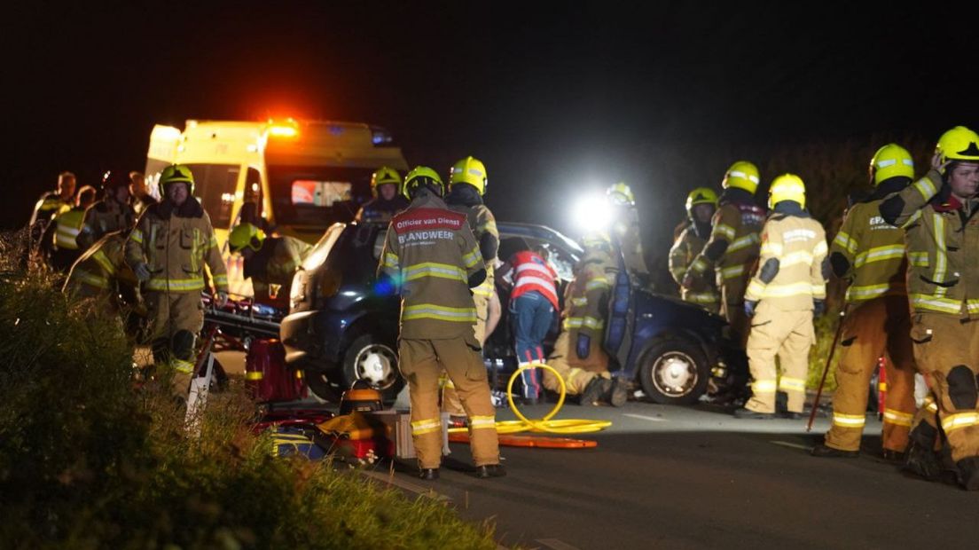 Eén inzittende zat in zijn auto bekneld.