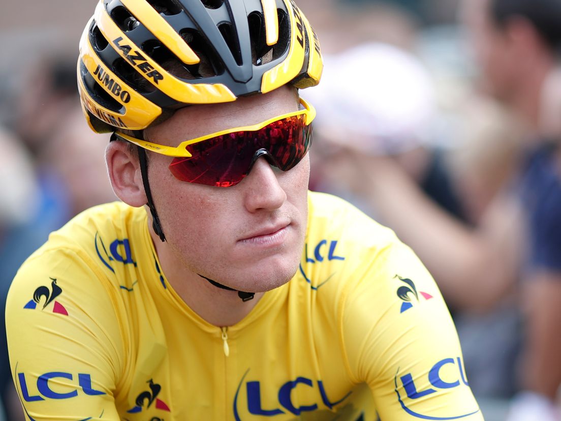 Mike Teunissen in de gele trui tijdens de Ronde van Frankrijk 2019 (Bron: ANP/EPA - Yoan Valat)