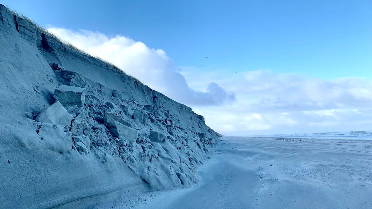 Gevolgen storm Corrie voor duinafslag op Ameland lijken mee te vallen