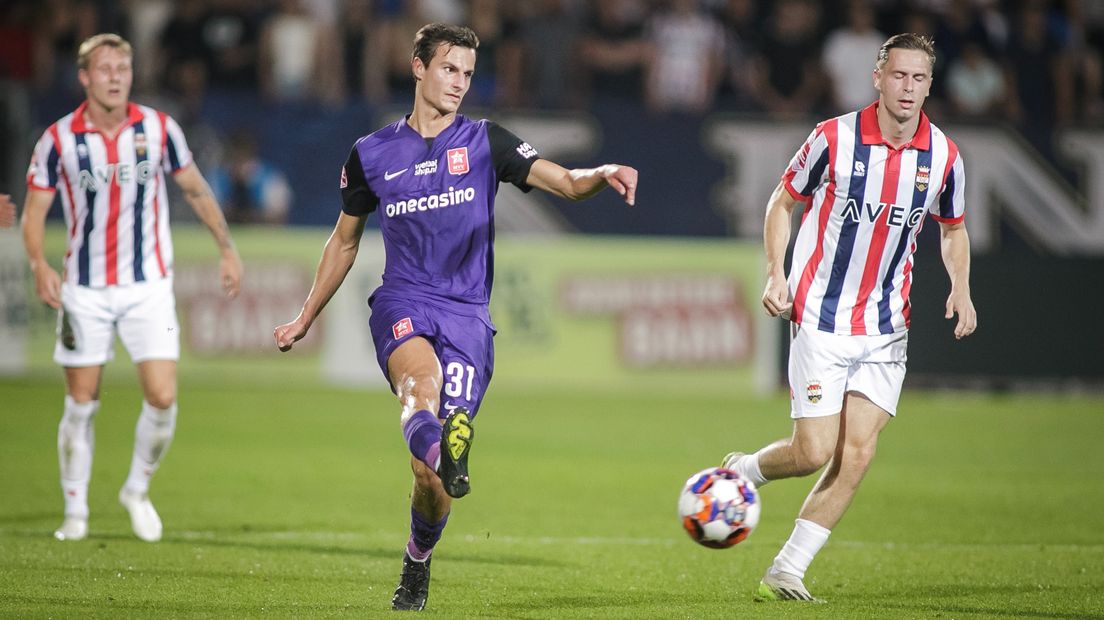 Marco Kleinen aan de bal