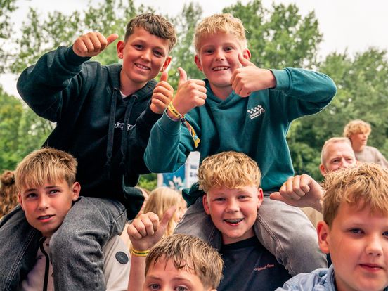 In Beeld: Grote namen zorgen voor goed gevuld Steenbergerpark Hoogeveen