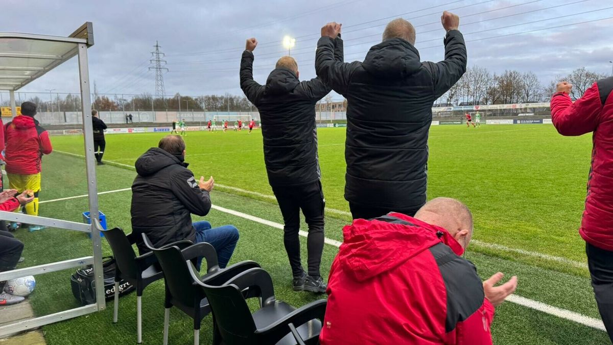 Accelererend Achilles 1894 met groot machtsvertoon langs FC Meppel