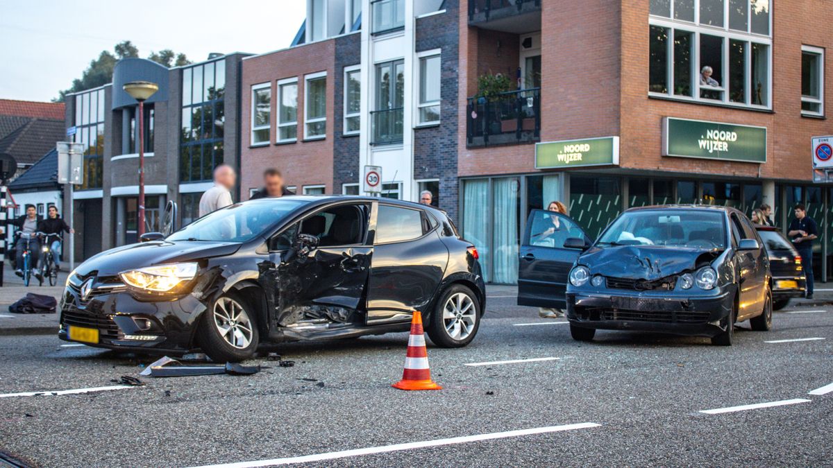 Drie gewonden bij ongeluk in Heerenveen | Auto volledig verloren na autobrand Leeuwarden
