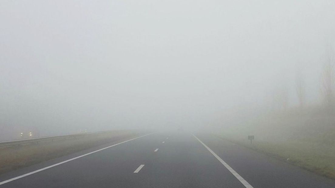 Dichte mist op de A58 bij Goes