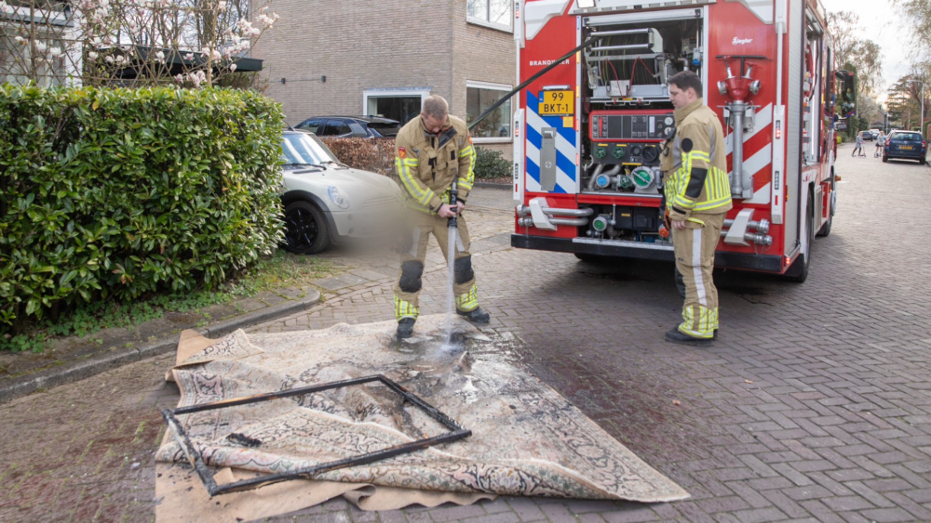 Bewoners blussen zelf beginnende brand in Baarn