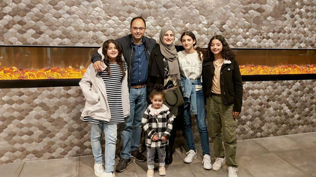 Abderrahim, zijn vrouw en vier kinderen.