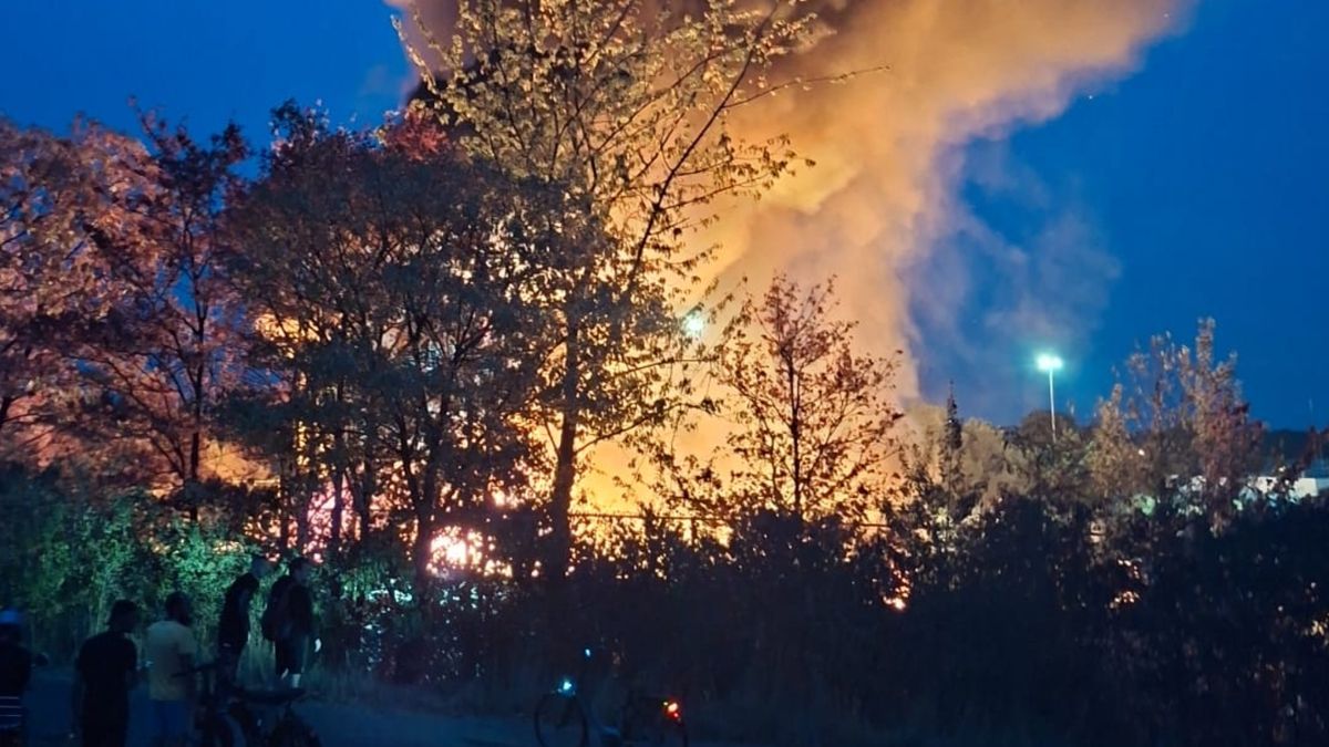 Brandweer geeft sein brand meester na brand bij afvalverwerkingsbedrijf in Hoensbroek
