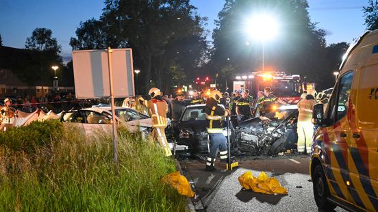 Dode en drie gewonden door verkeersongeluk in IJsselstein. Dode en drie gewonden door verkeersongeluk in IJsselstein.