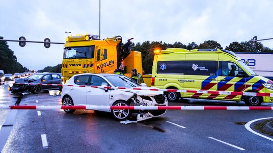 File op N391 richting Ter Apel na botsing tussen twee automobilisten. File op N391 richting Ter Apel na botsing tussen twee automobilisten.
