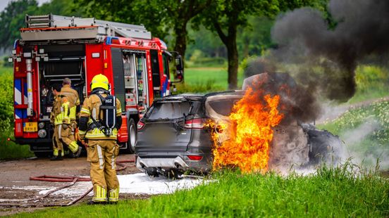 Auto vat spontaan vlam in Malden