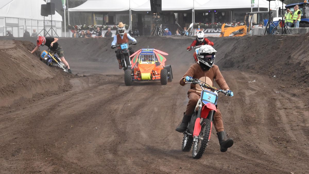 Schuinesloot viert feest met Trekkertrek en Rommelcross