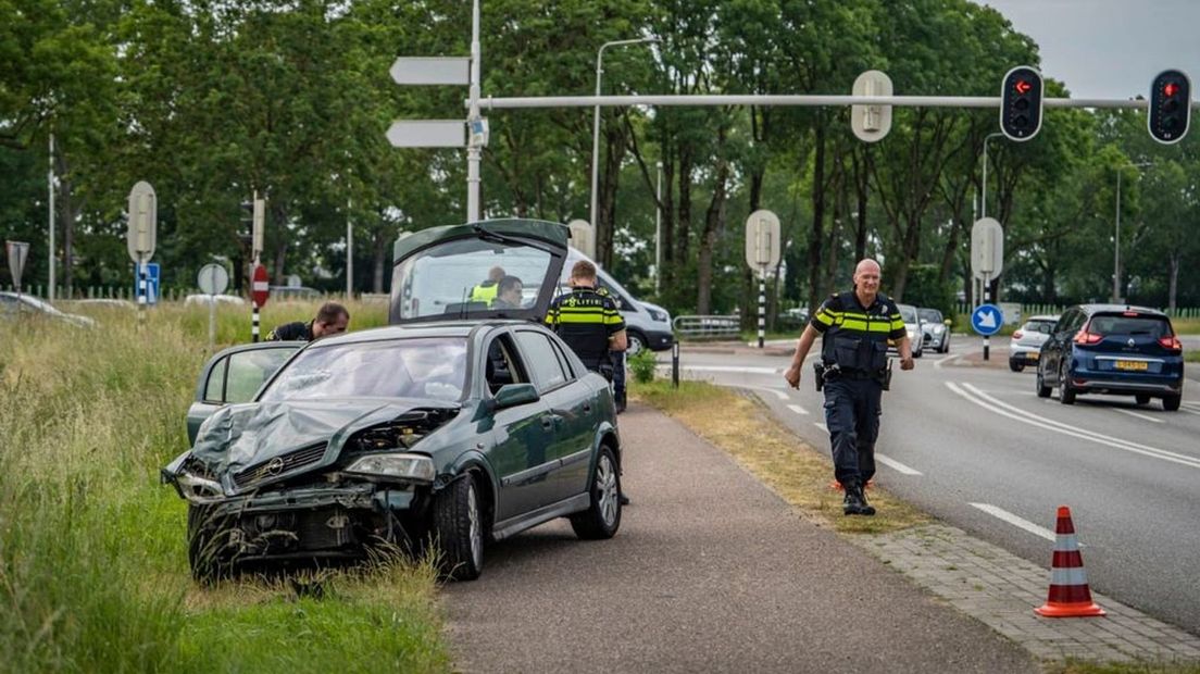 De bestuurder reed door met een zwaar beschadigde auto