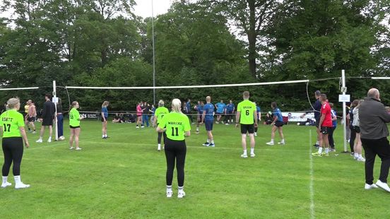 Pinkstervolleybaltoernooi Ekehaar blaast 50 kaarsjes uit