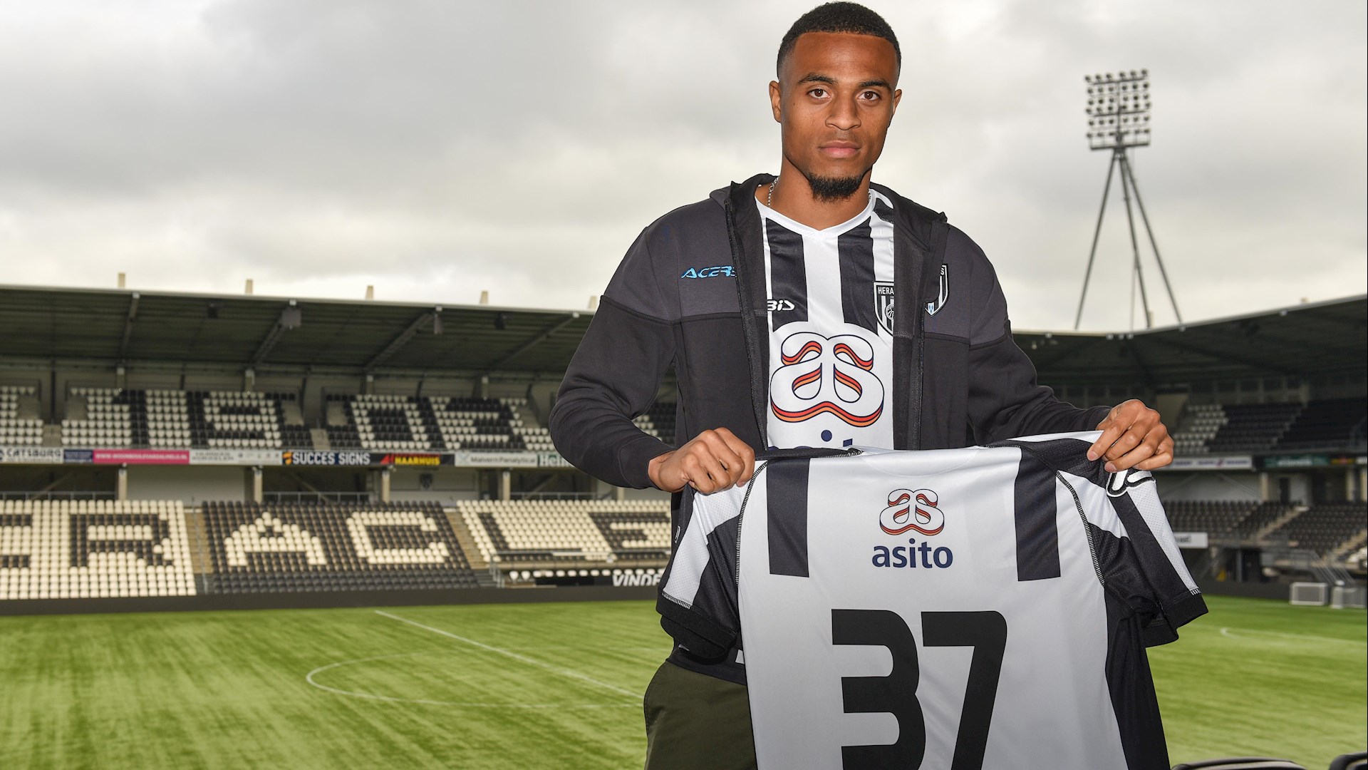 Delano Burgzorg Blij Met Keuze Voor Heracles: "Ik Hoop Hier Op Veel ...