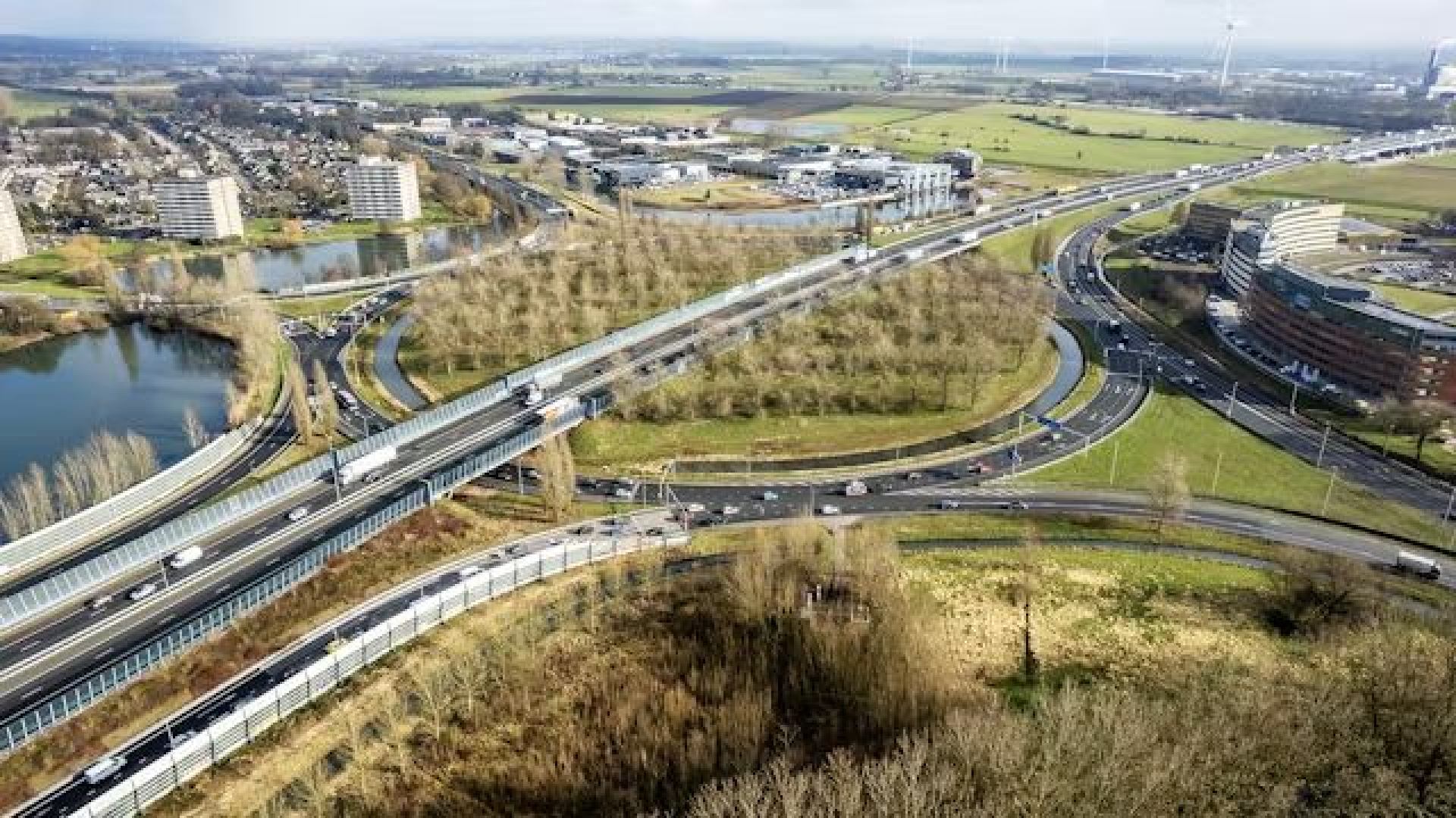 Dagelijks nog 170 te zware vrachtwagens op viaduct Velperbroek