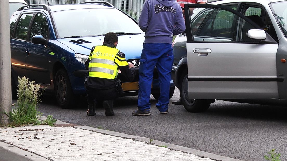 Vier auto's botsten op elkaar (Rechten: Persbureau Meter)