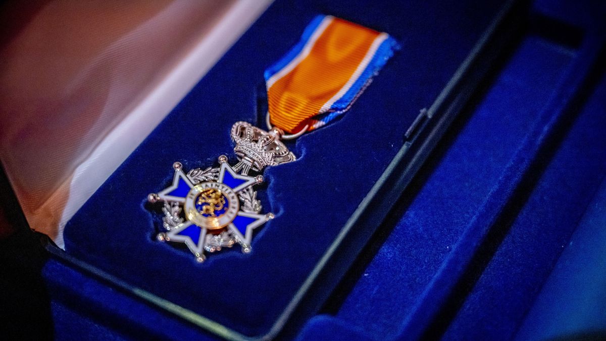 Koninklijke onderscheiding voor Sandie de Leeuw-Fuhler uit Barger-Oosterveld