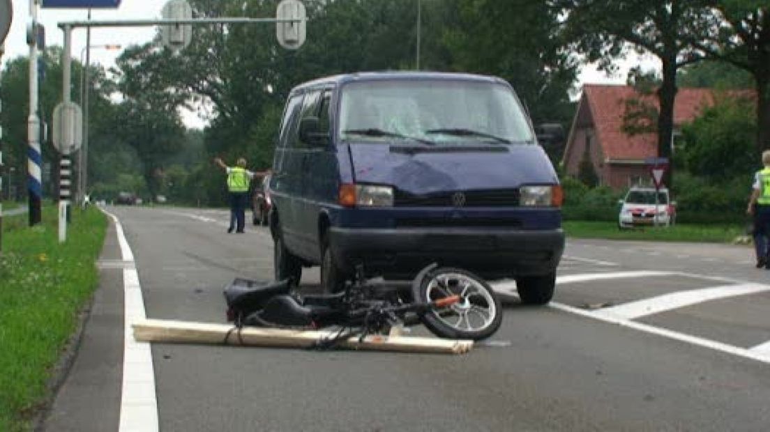 Bromfietser zwaargewond in Aalten