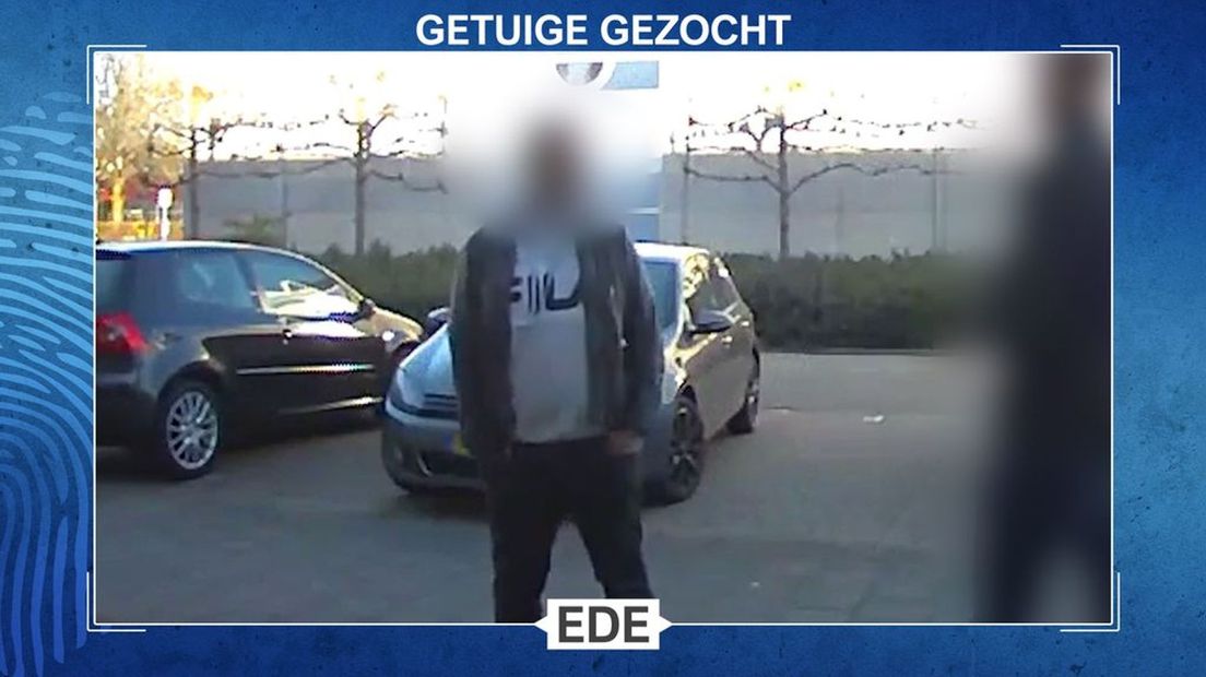 De politie zoekt deze getuige van een bedreiging in Ede.