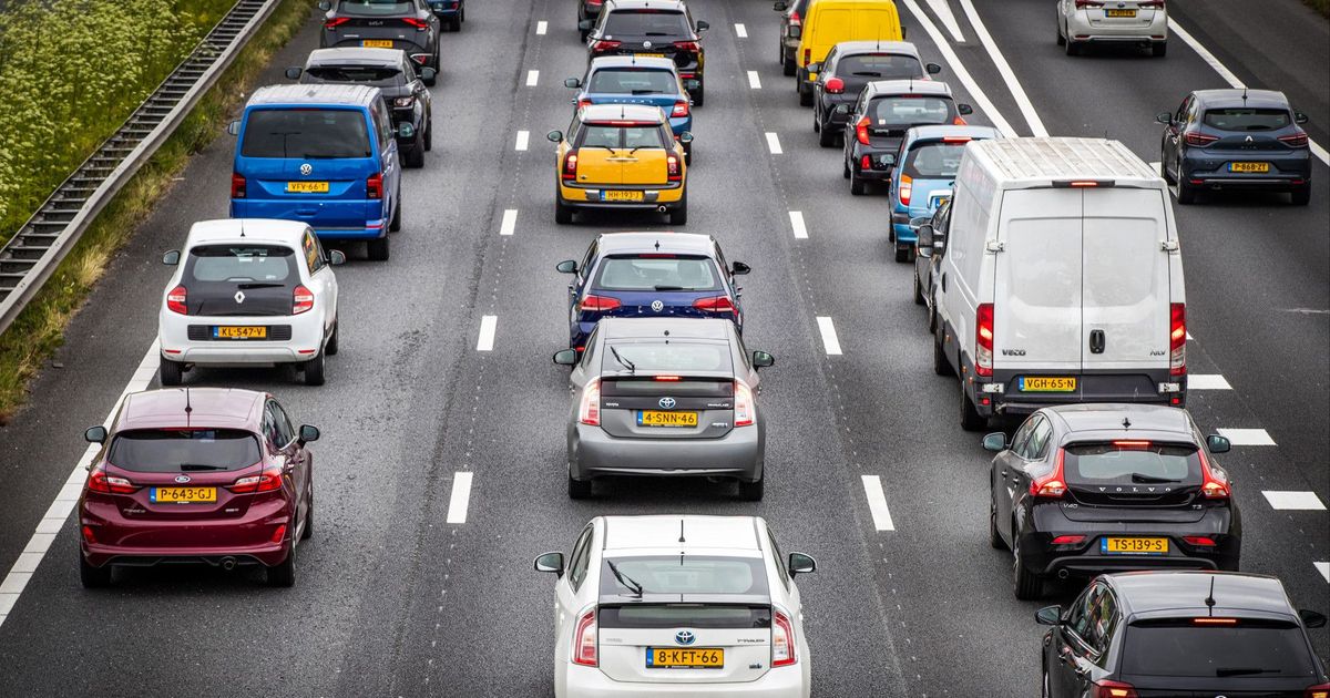 Lange file na ongeluk op A4