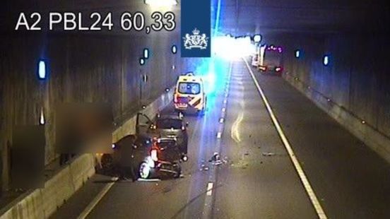 A2 dicht door ongeluk in Leidsche Rijntunnel. A2 dicht door ongeluk in Leidsche Rijntunnel.