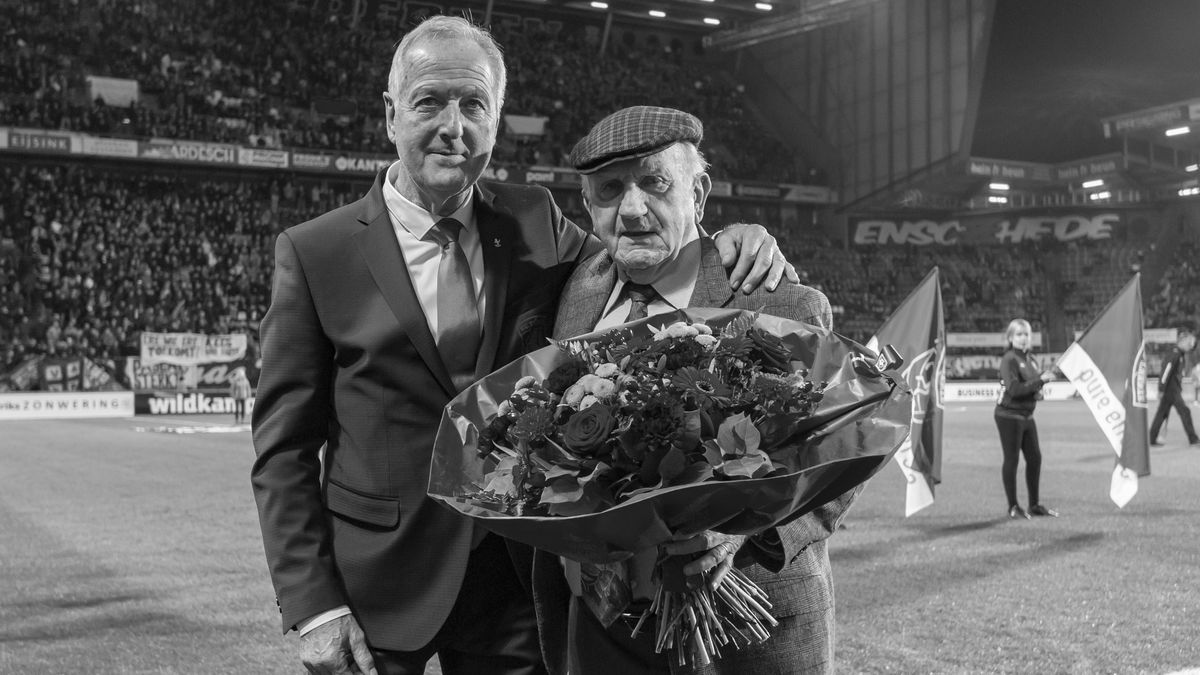 Oud-trainer en erelid van FC Twente Kees Rijvers (97) overleden