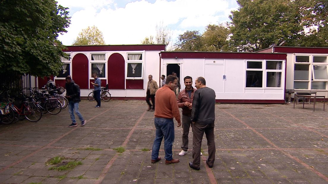 Het oude schoolgebouw waar de Al Rahman moskee al jaren zetelt, is helemaal versleten