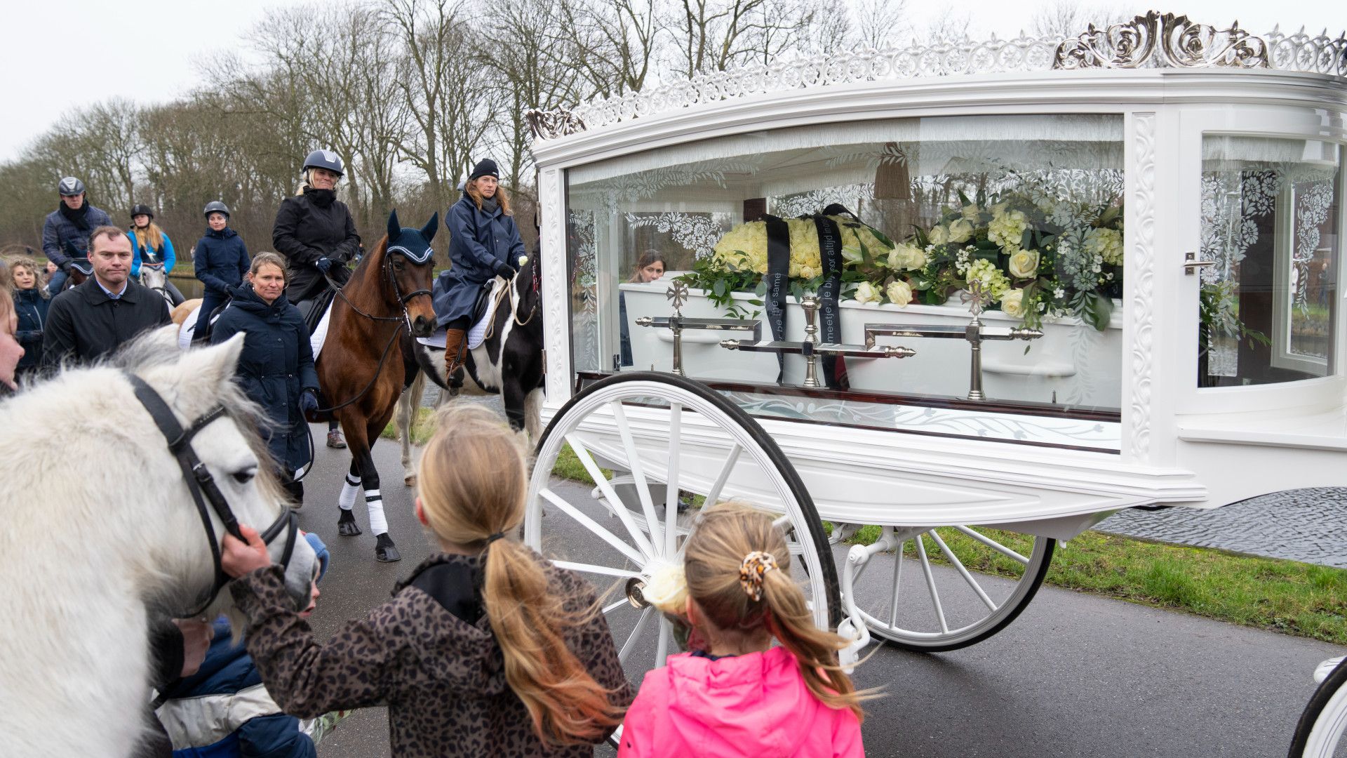 Verdachte Moord Esmee (14) Hoort Maandag Strafeis, Een Reconstructie ...