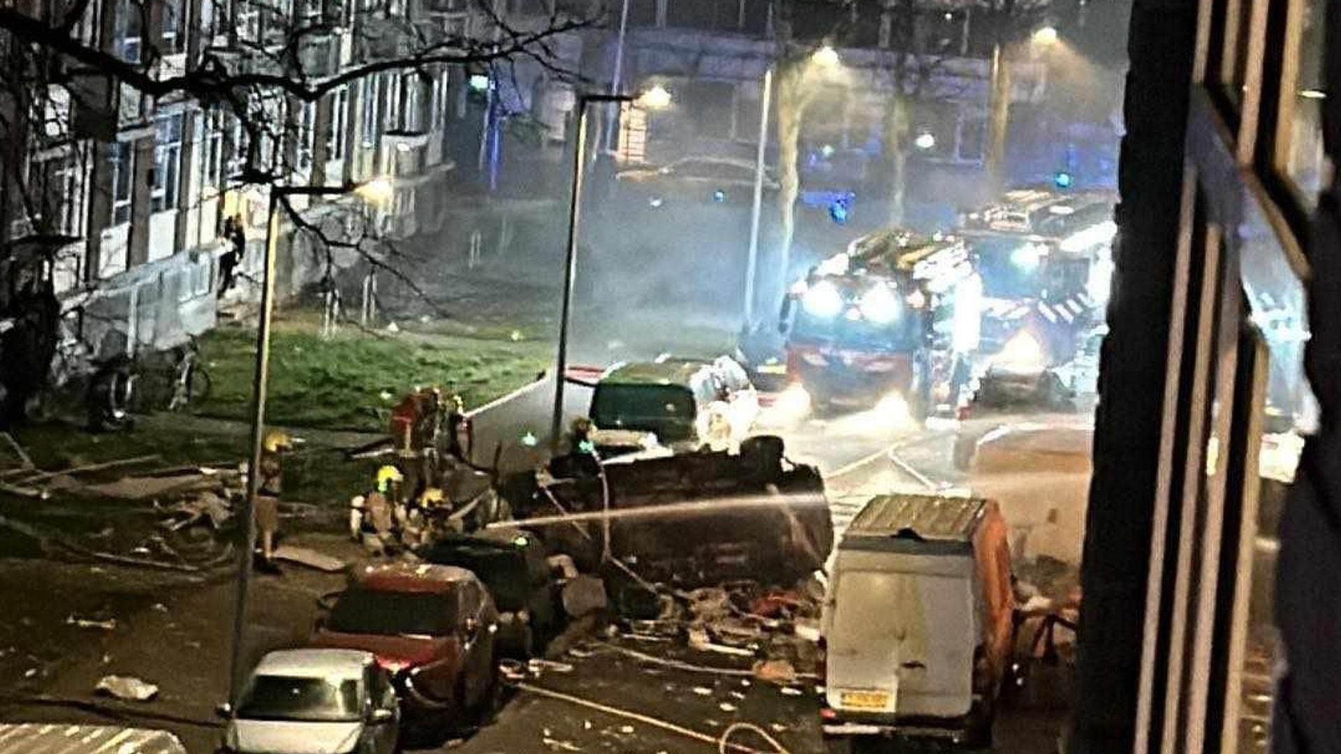 De ooggetuige woont tegenover het pand waar de explosie plaatsvond.