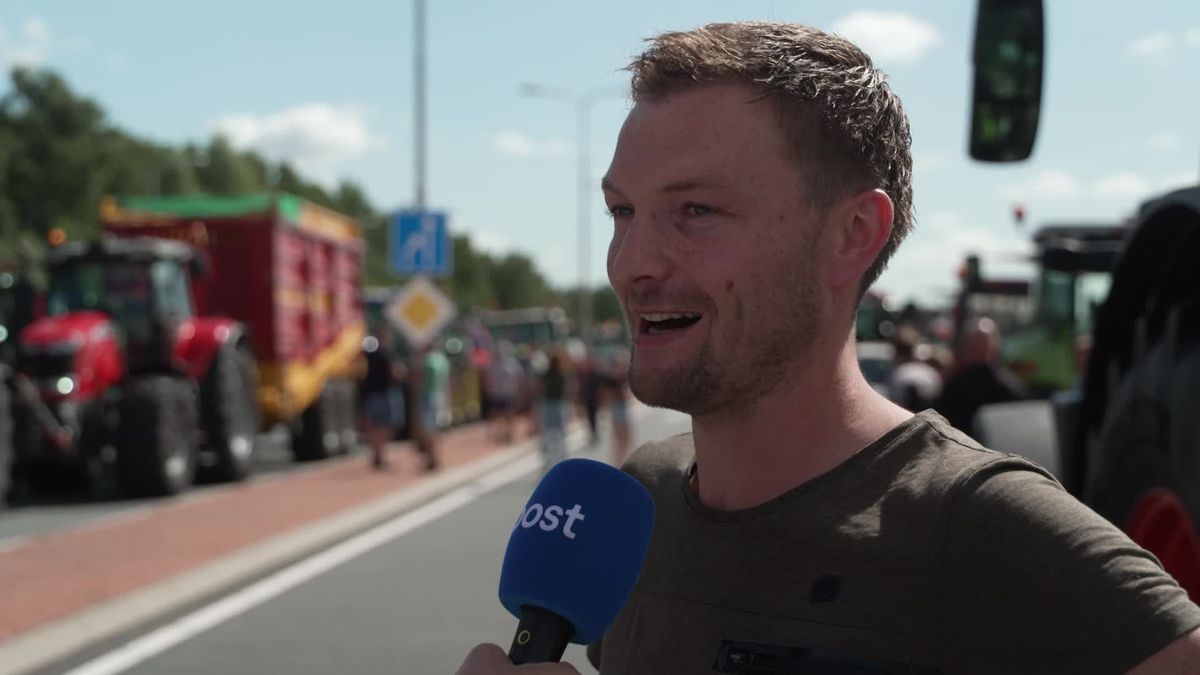 Boeren blokkeerden vandaag de N35 tussen Wierden en Nijverdal.