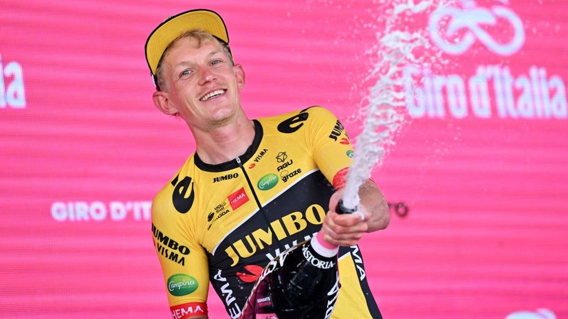 Wielrenner Koen Bouwman na zijn etappewinst in de Giro d'Italia.