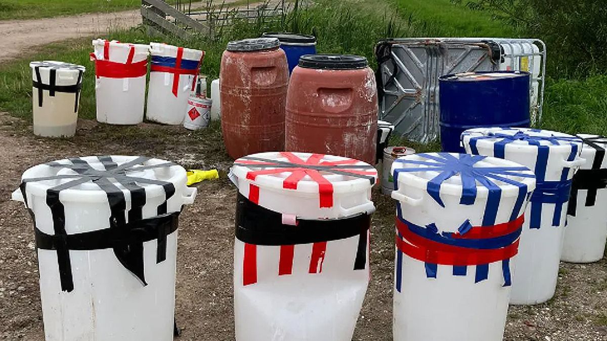 Vaten met vermoedelijk drugsafval gevonden in Vreeland