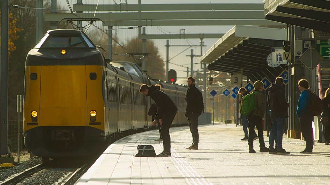Trein op het station van Assen (Rechten: Jeroen Kelderman/RTV Drenthe)