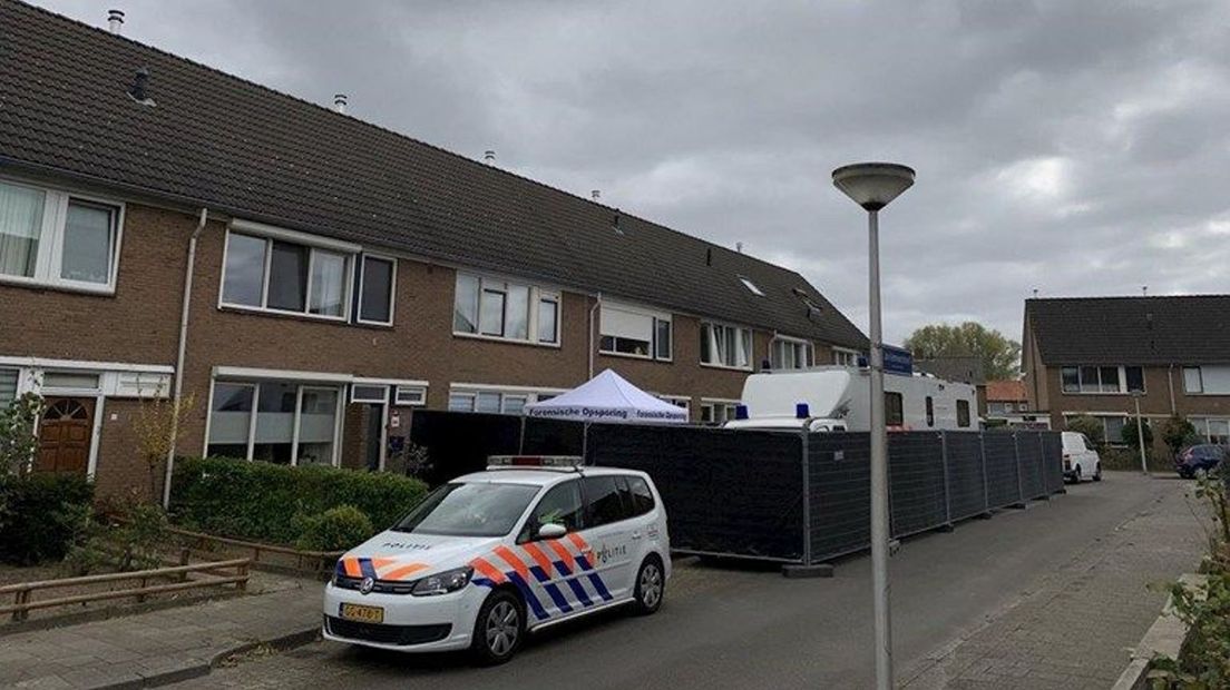 Onderzoek in de woning in Haaksbergen waar de dode baby werd gevonden