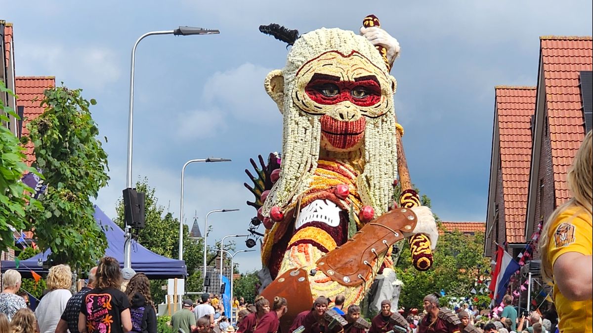 In beeld: Bloemencorso Sint Jansklooster