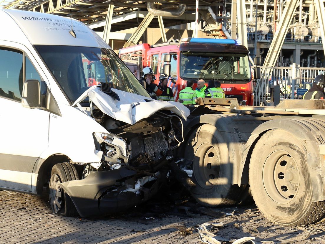 Drie gewonden bij crash op de Petroleumweg