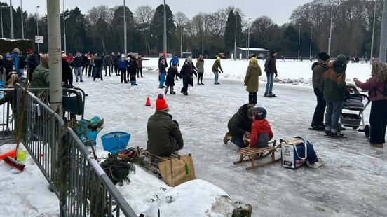 Volop schaatspret op de ijsbaan: 'Ik vind het heerlijk'