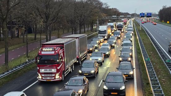 Verkeer kan weer doorrijden na ongeluk A28 bij Meppel. Verkeer kan weer doorrijden na ongeluk A28 bij Meppel.
